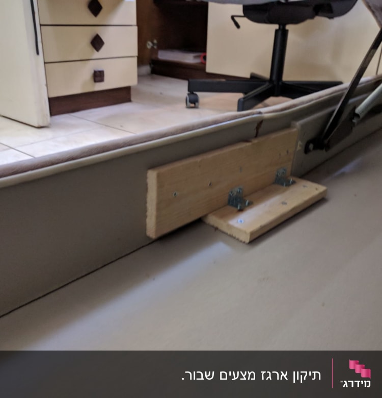 חיבור עץ עם ברגים ומחברים מתכתיים